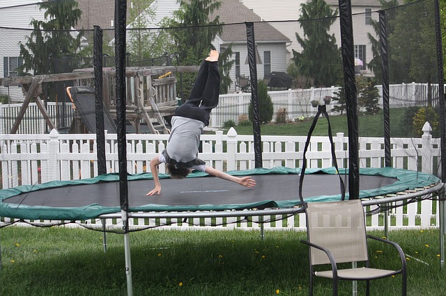 přemet na trampolíně